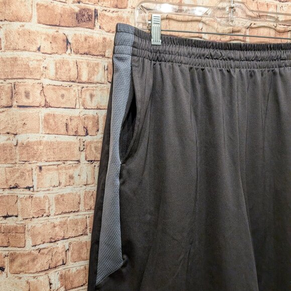 Tek Gear Dry Tek Shorts Black/Gray Size XL - Picture 4 of 10